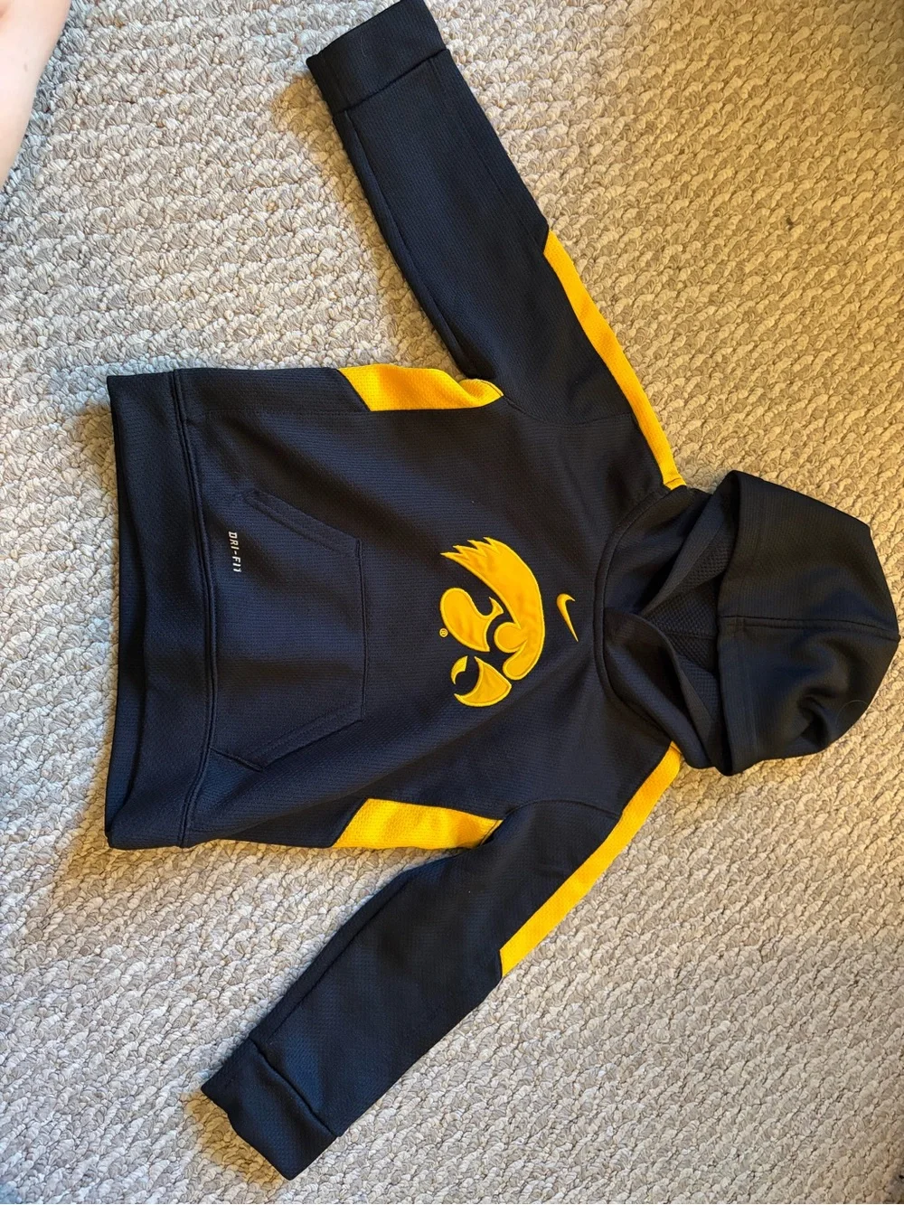 Nike Kids Black and Yellow Iowa Hawkeyes Hoodie